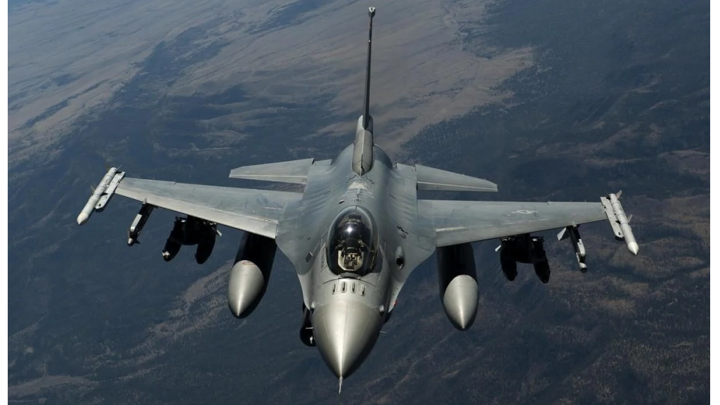 F-16 не допоможуть збивати балістичні ракети, але спроможні дати відсіч російській авіації