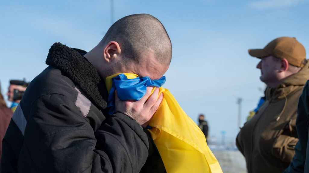 Україна повернула 207 військових з російського полону 
