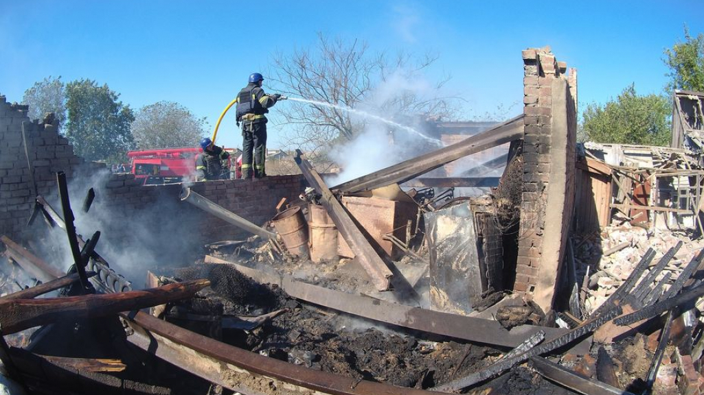 Рятувальники ліквідували 3 пожежі, спричинені російськими обстрілами Донеччини