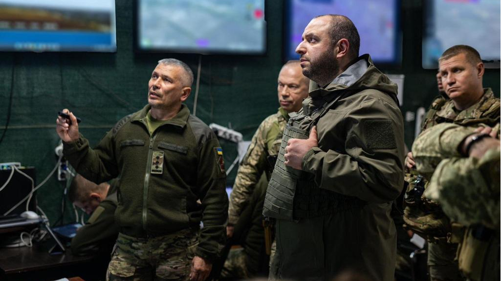 Рустем Умєров відвідав бойові бригади та нагородив захисників на сході України