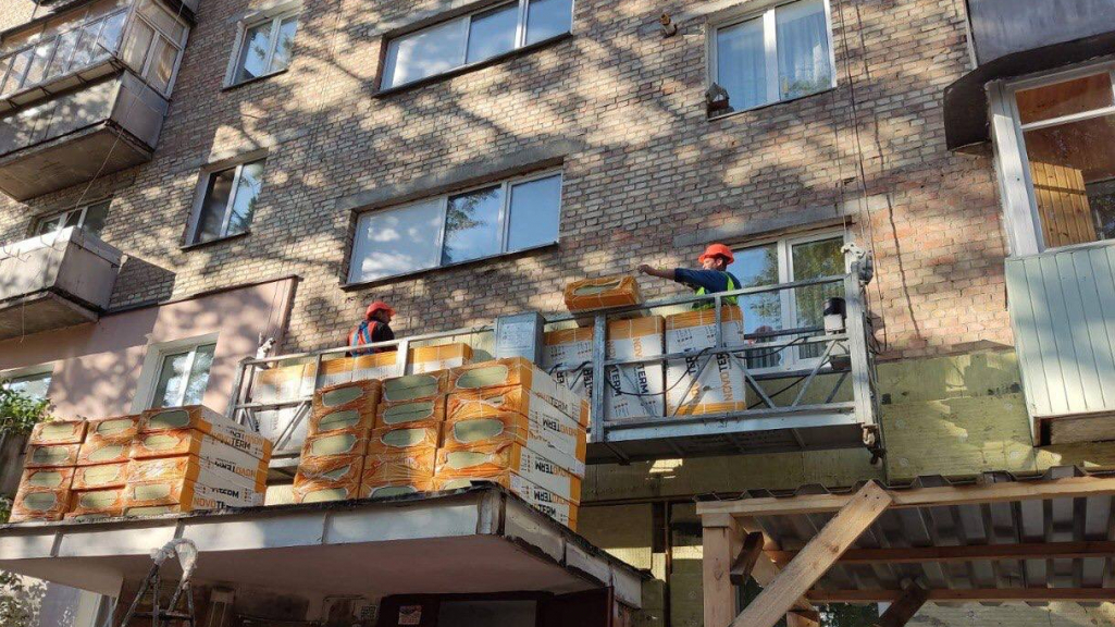 В Ірпені відновлюють багатоповерховий будинок