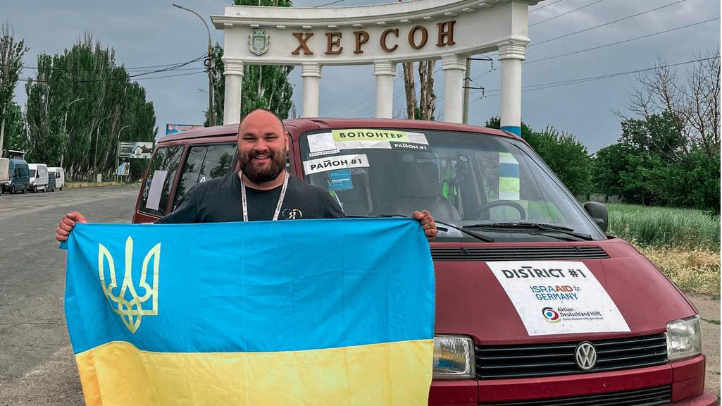 З українським прапором у руках кожен херсонець ризикував життям, — волонтер Сергій Старков