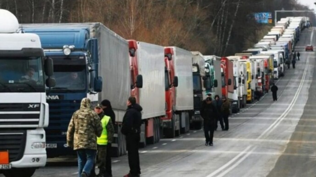 Сидить 5 алкоголіків – це весь польський протест, – Вадим, водій заблокованої вантажівки