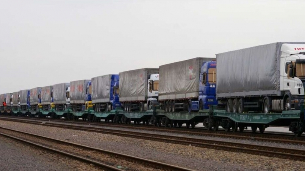 Розвідники допомогли залізничникам організувати рух вантажівок між Україною та Польщею