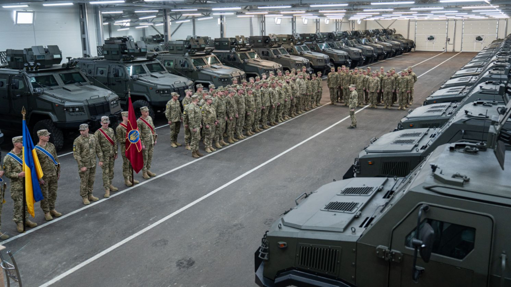 Мінстр оборони України передав 40 бронеавтомобілів воїнам штурмового батальйону