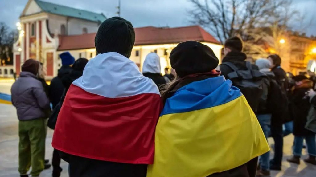 Близько 30 відсотків українців не повернуться в Україну в найближчі 10 років: дані соцопитування в Польщі