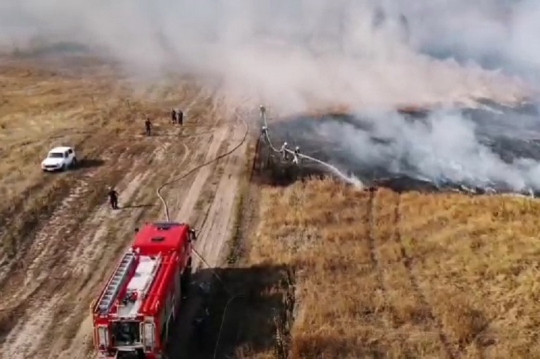 На військовому полігоні Харківщини ліквідовують пожежу торф'яників