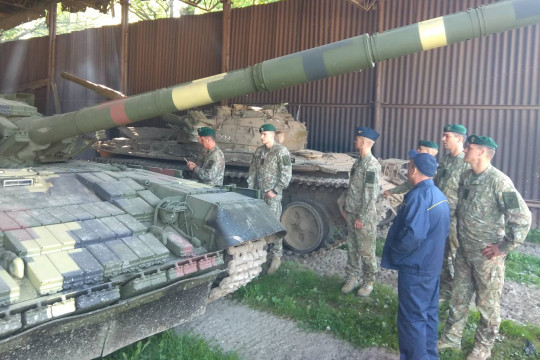 На Львівщині литовські військові відвідали бронетанковий ремонтний завод