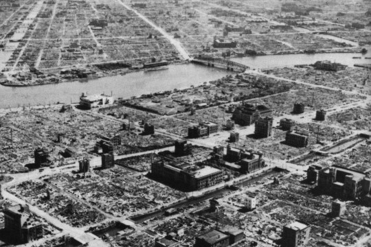 Мілітарна історія: бомбардування Токіо, анексія Австрії, Карпатська Україна
