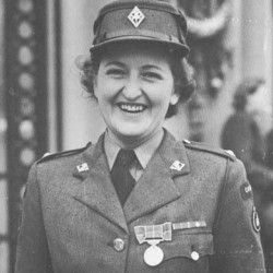 13 серпня 1941 у Канаді створено жіночий армійський корпус. Історія найпопулярнішої воячки українського роду лейтенанта Анни Храпливої