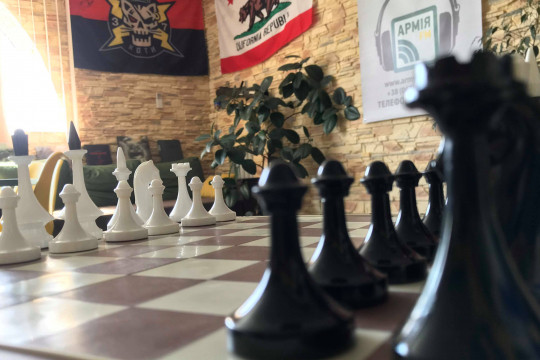 Шах і мат: ферзь проти короля