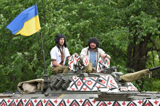Вишиванка - яскравий символ української культури