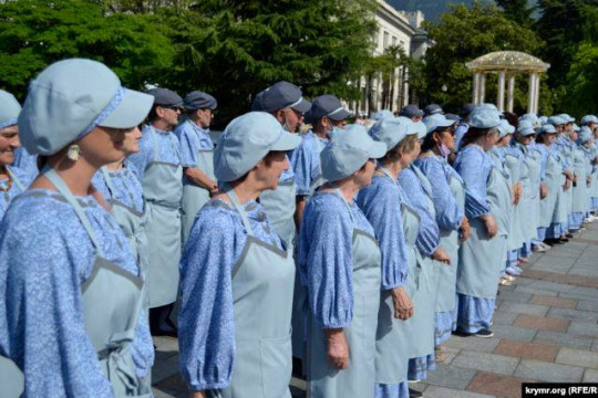 Новини ТОТ: «двірники-раби» в Ялті, паради на тлі коронавірусу, полон прихильників України 
