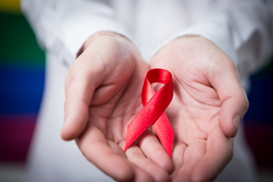 У перший день зими світ відзначає День боротьби зі СНІДом 