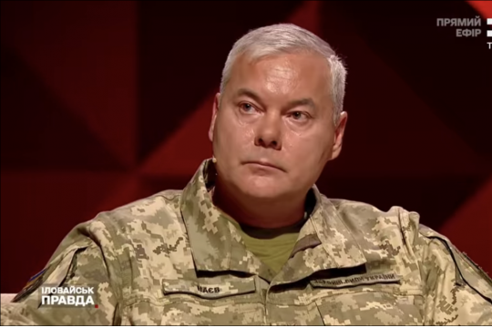 Командувач об’єднаних сил ЗСУ Сергій Наєв заперечив недостовірну інформацію про те, що українським військовим нібито заборонено відповідати вогнем на обстріли з боку противника