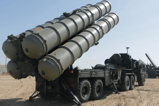 Армійський вісник: Україна поповнила боєприпаси, Індія отримала ракетні комплекси, американці - важкі самоскиди