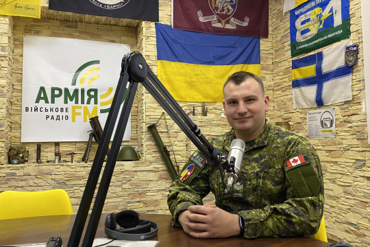 Дуже добрі і товариські, залюбки діляться досвідом, — канадійський військовий про українських