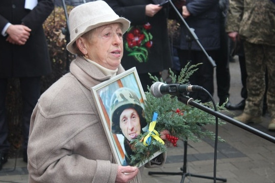 «Вони показали всьому світу, що українці можуть захистити свою державу, - мама «кіборга» Антоніна Зубкова