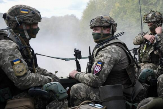 Україна платитиме військовослужбовцям по 100 тисяч гривень на місяць