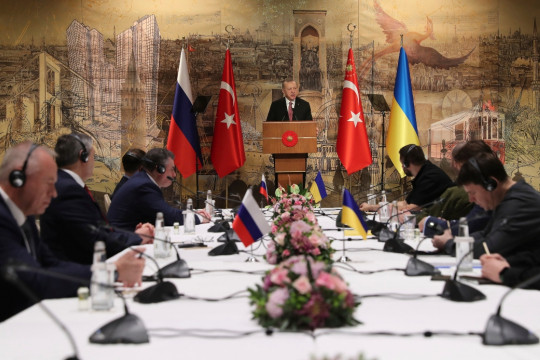 Черговий раунд переговорів між українською та російською делегацією в Стамбулі