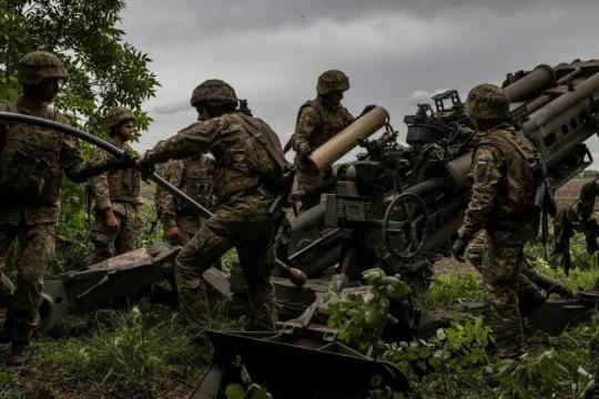 На Запоріжжі українські захисники знищили склад із боєприпасами та продовжують ліквідовувати ворогів