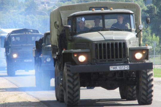 Білорусь приховано збільшує чисельність своєї армії перед можливим вторгненням в Україну