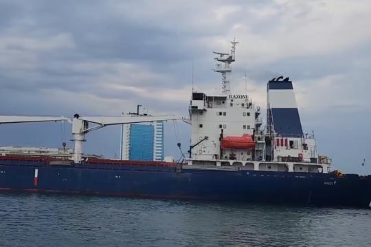 З порту Одеси вийшло перше судно з 26 тисячами тонн зерна