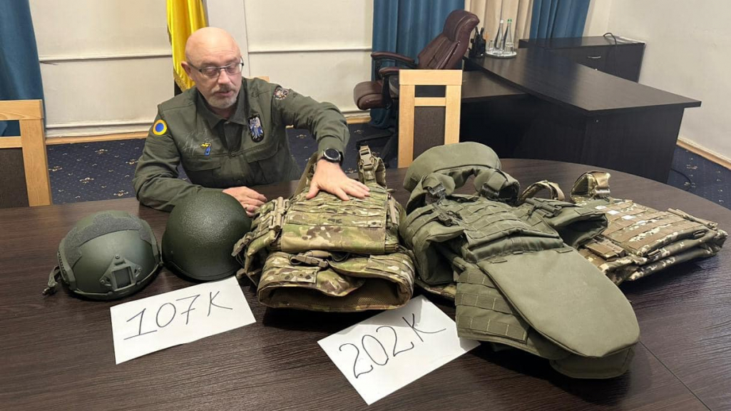 Для Збройних Сил України сформований резерв шоломів і бронежилетів