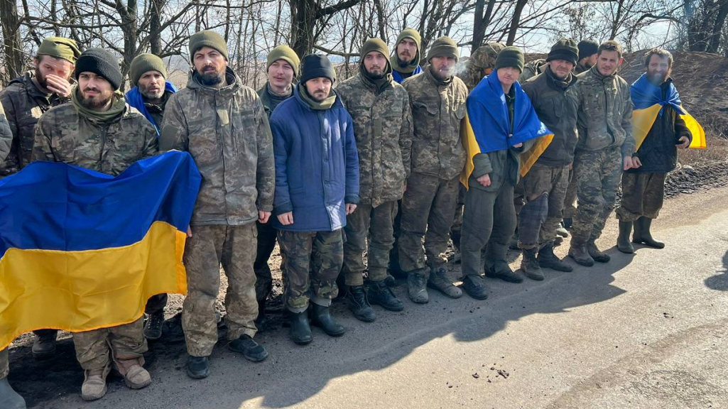 Понад 100 захисників України повертаються додому з російського полону