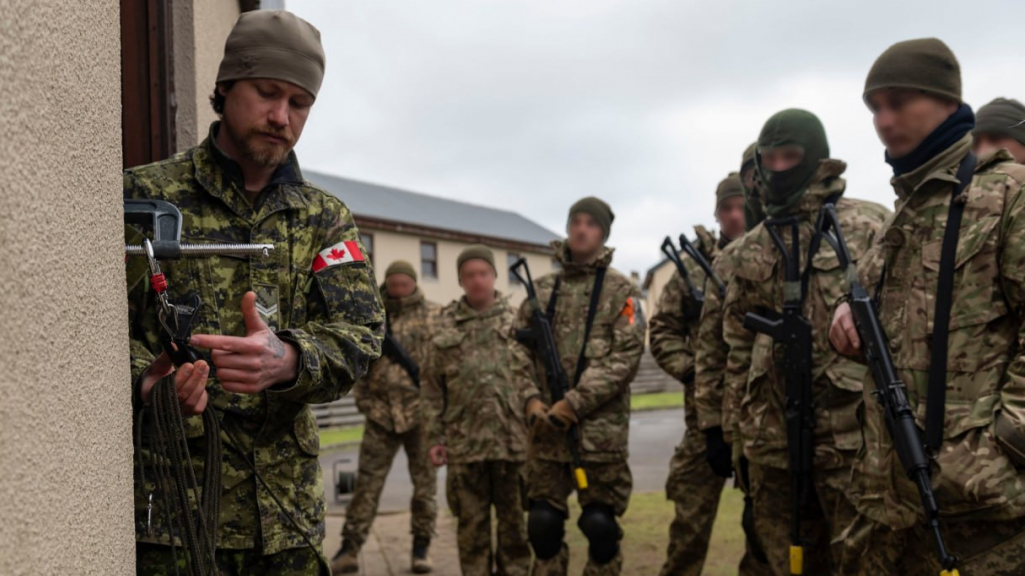 Канадські військові навчають українських колег інженерній підготовці щодо мінної безпеки