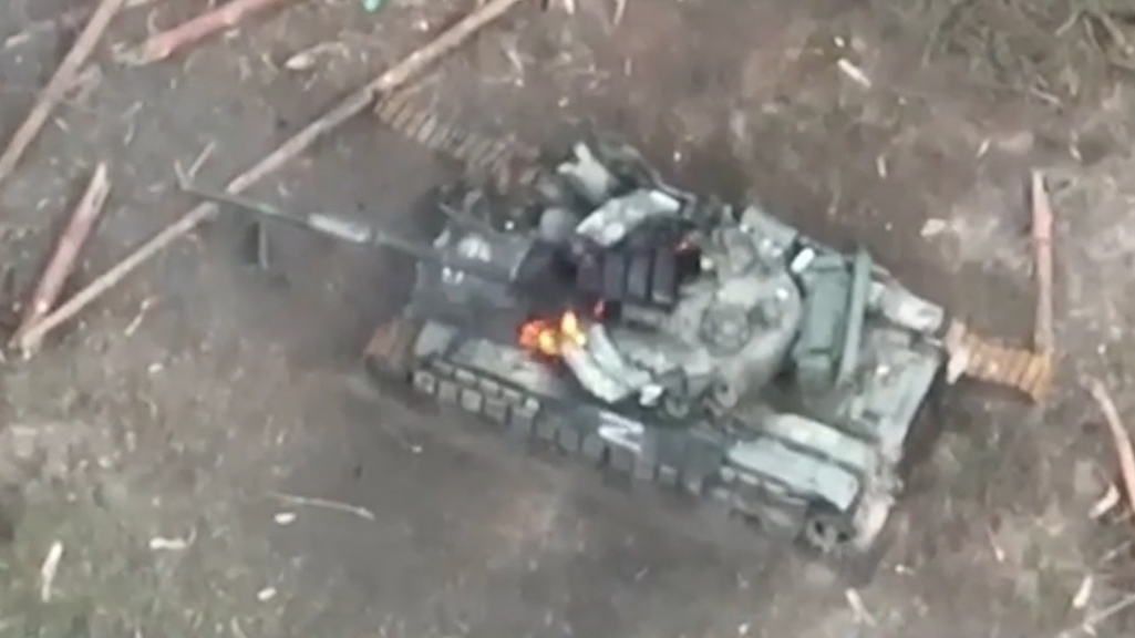 Житомирські десантники розправляються з російським танком і окупантами (ВІДЕО)