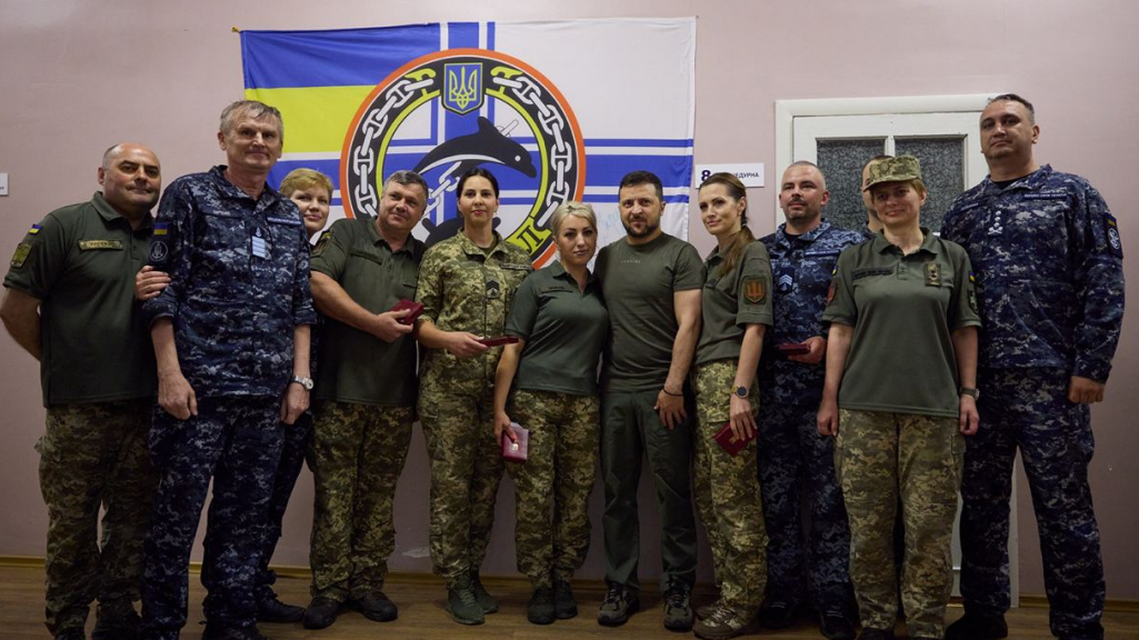 Президент зустрівся з військовими та медиками в Одесі та Очакові